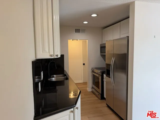 970 Palm Avenue 216, West Hollywood, California 90069