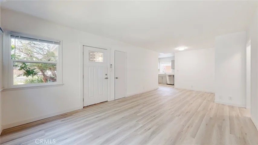 Large open livingroom/dining room