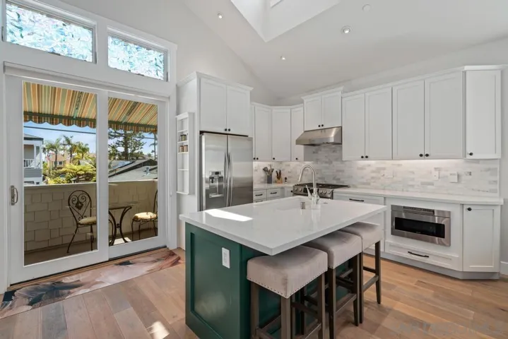 851 C, Coronado, California 92118