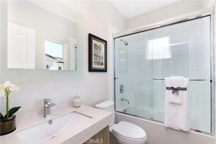 9 Oakmont Lane, Phillips Ranch, California 91766