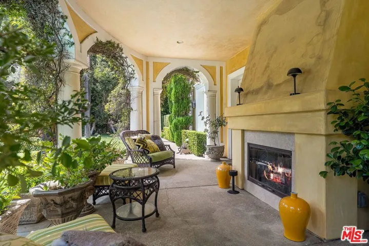 13935 Durham Road, Beverly Hills, California 90210