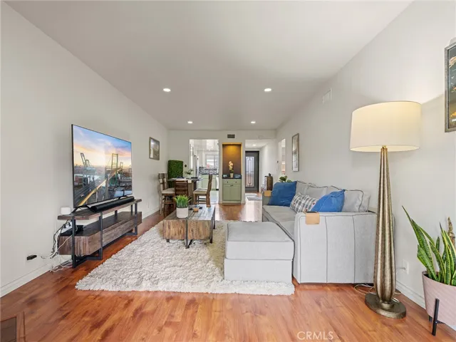 2001 E 21st St 327, Signal Hill, California 90755