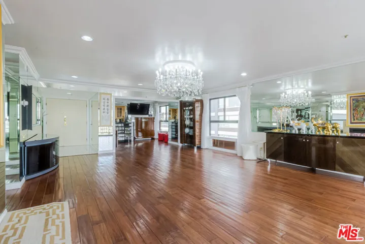 727 S Ardmore Avenue 906, Los Angeles, California 90005