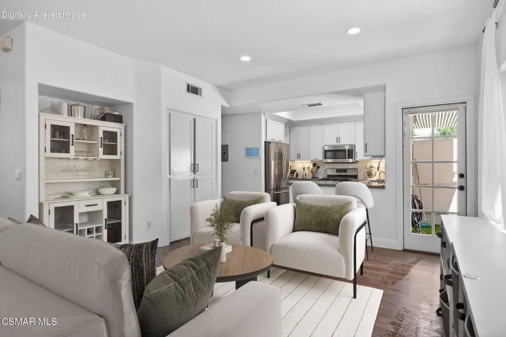 49-web-or-mls-11-web-or-mls-Upmarket Med