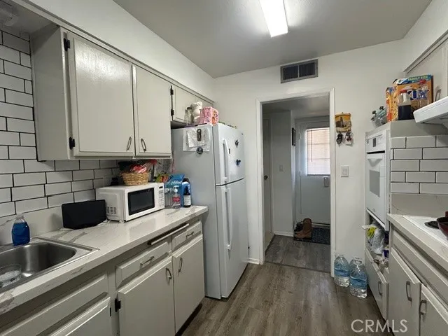 325 Oak Fair, Bakersfield, California 93309