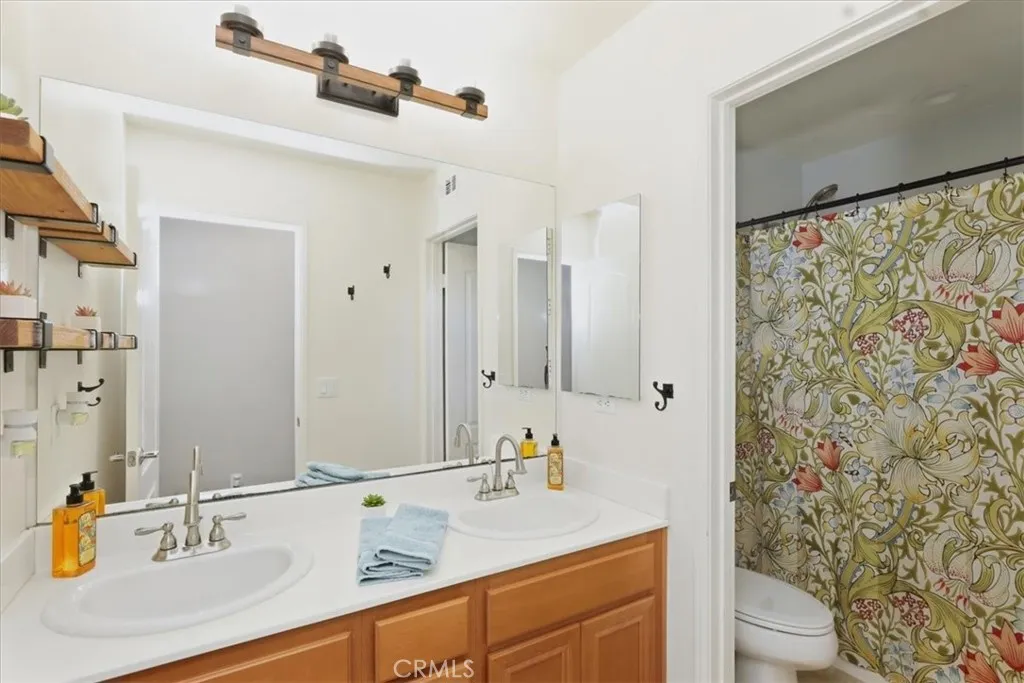 Upstairs Secondary bathroom