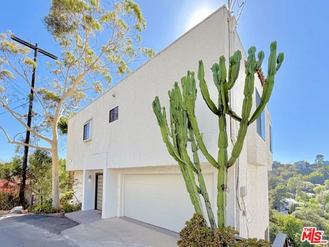 2013 Cyprean Drive, Los Angeles, California 90046