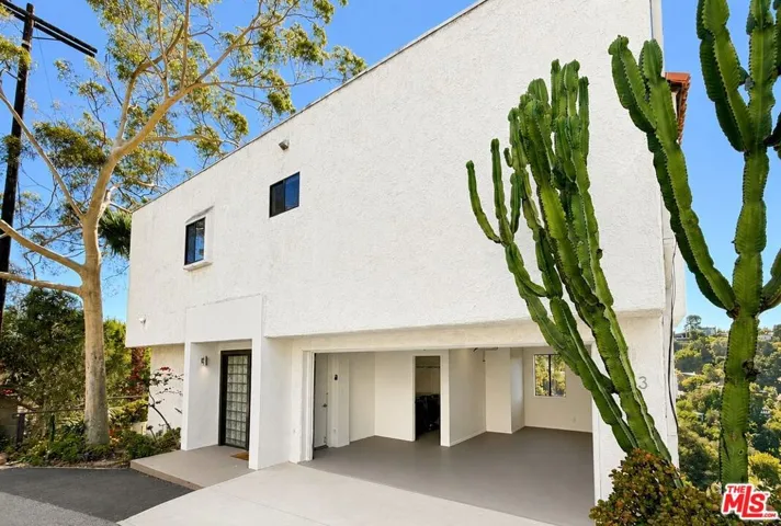 2013 Cyprean Drive, Los Angeles, California 90046