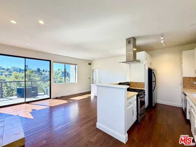 2013 Cyprean Drive, Los Angeles, California 90046