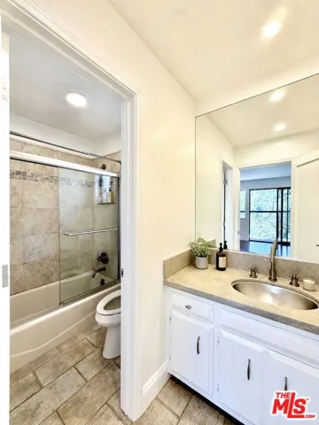 2013 Cyprean Drive, Los Angeles, California 90046