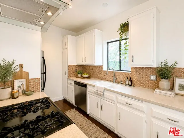 2013 Cyprean Drive, Los Angeles, California 90046