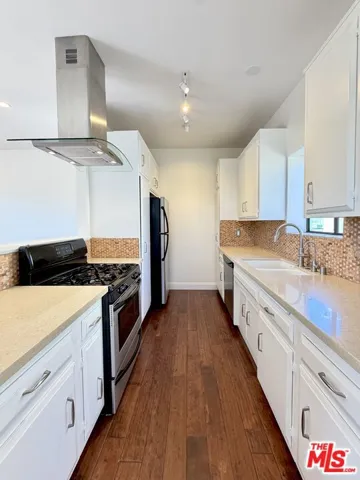 2013 Cyprean Drive, Los Angeles, California 90046