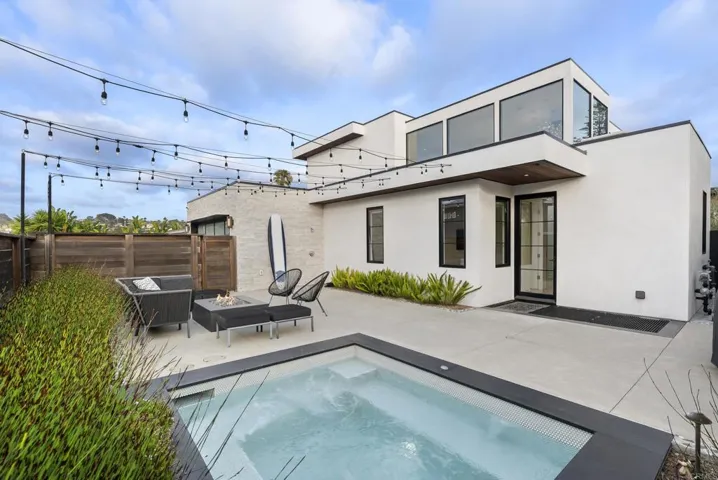 216 Ocean St., Solana Beach, California 92075