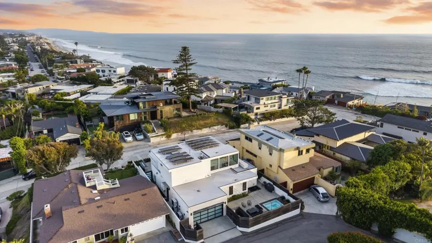 216 Ocean St., Solana Beach, California 92075