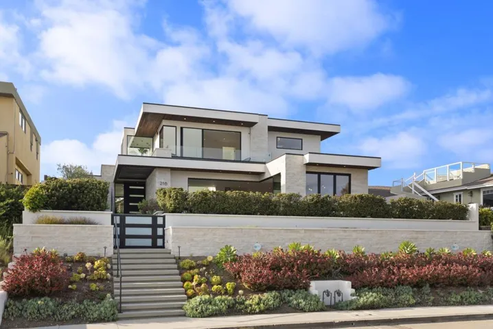 216 Ocean St., Solana Beach, California 92075