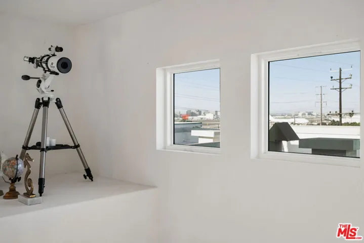 592 E Imperial Avenue, El Segundo, California 90245
