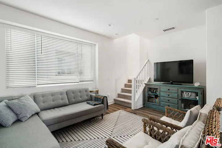 592 E Imperial Avenue, El Segundo, California 90245