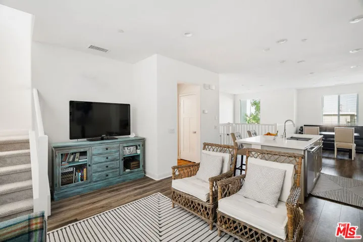 592 E Imperial Avenue, El Segundo, California 90245