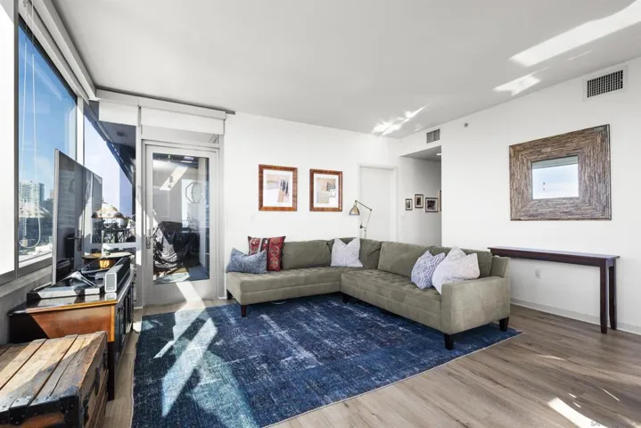 321 10th Ave. 2208, San Diego, California 92101