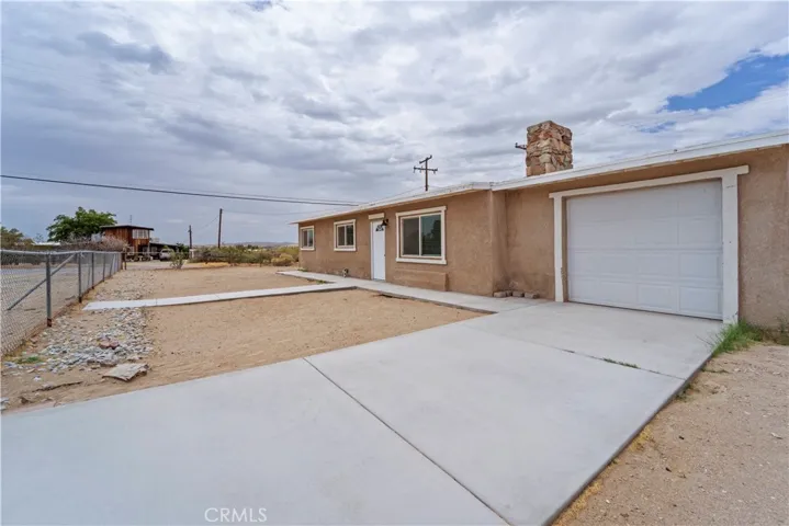 Garage/Driveway
