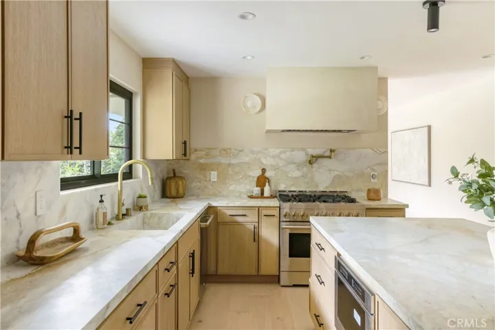 5873 Fairhaven, Woodland Hills, California 91367
