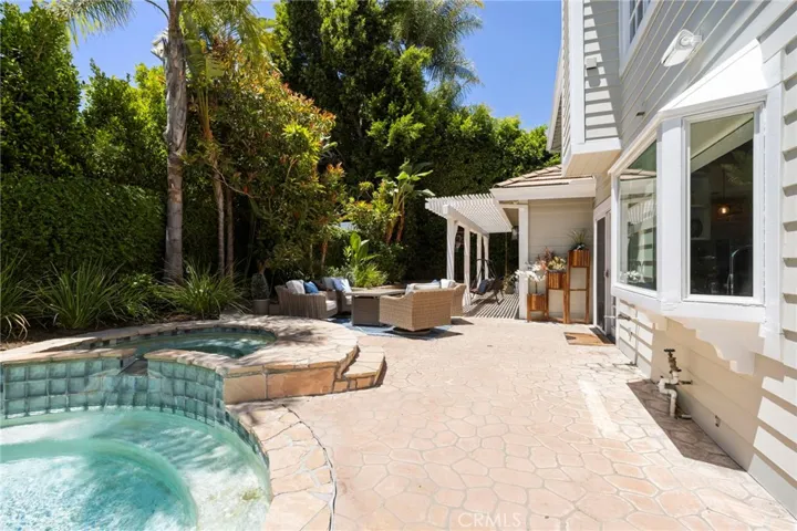 17650 Royce Drive W, Encino, California 91316