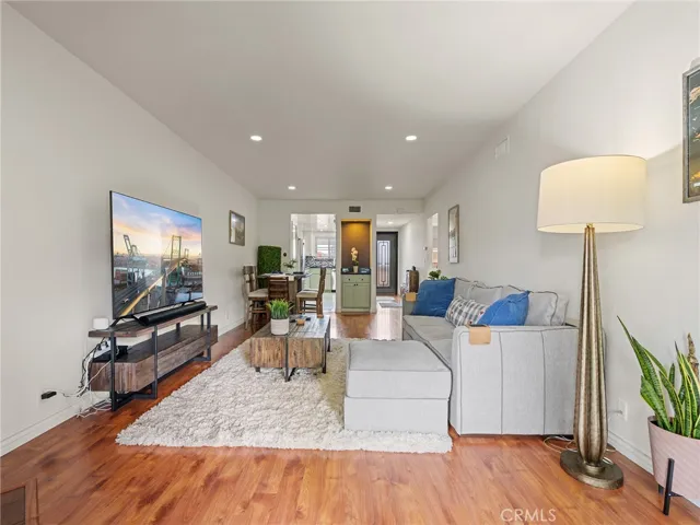 2001 E 21st St 327, Signal Hill, California 90755