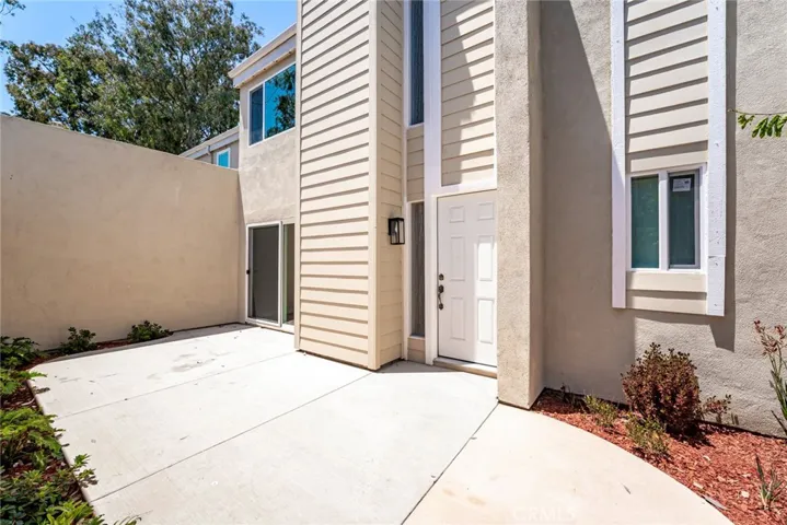 19751 Oceanaire Circle, Huntington Beach, California 92648