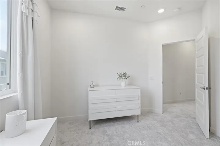 2nd bedroom (all bedrooms on the same floor)