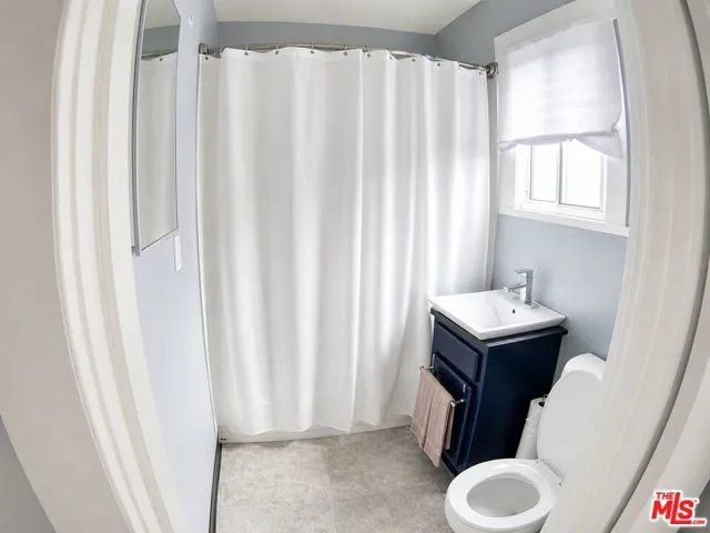228 W 70th Street, Los Angeles, California 90003
