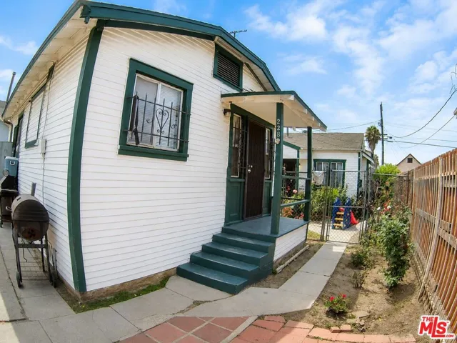 228 W 70th Street, Los Angeles, California 90003