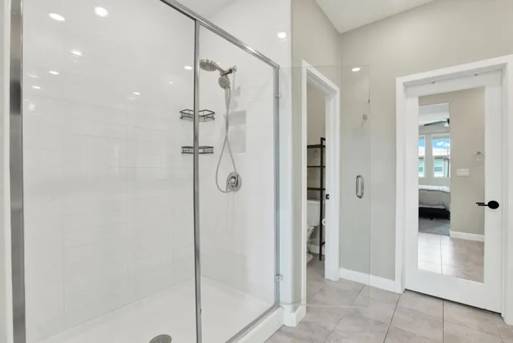 1087 Delpy View, Vista, California 92084