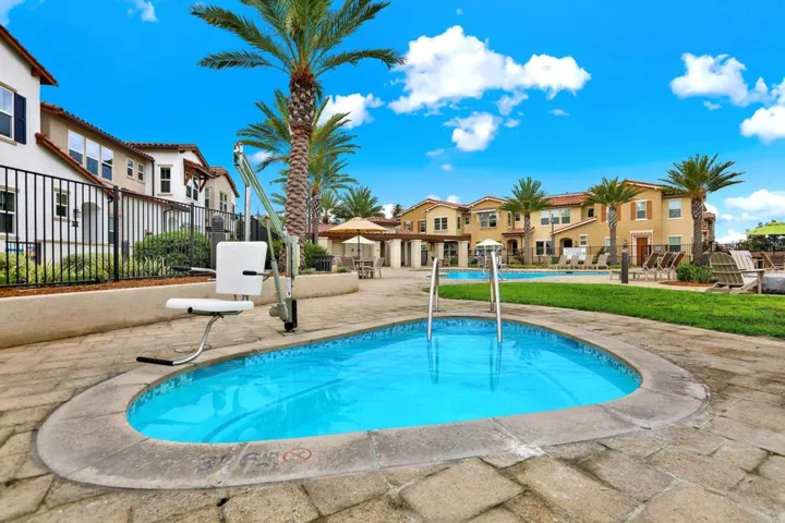 1087 Delpy View, Vista, California 92084
