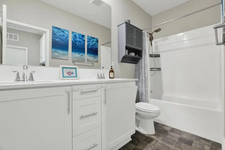 1087 Delpy View, Vista, California 92084