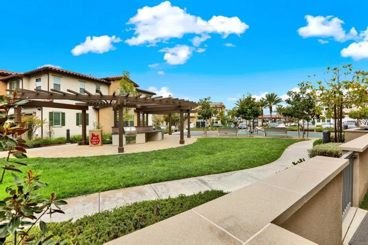 1087 Delpy View, Vista, California 92084