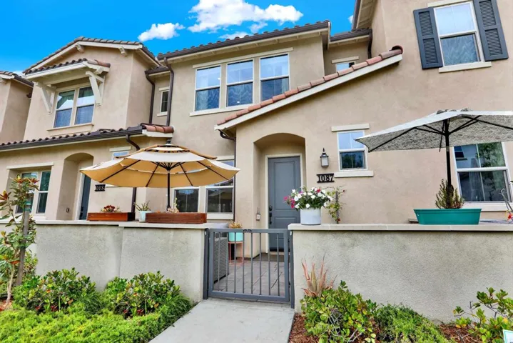 1087 Delpy View, Vista, California 92084