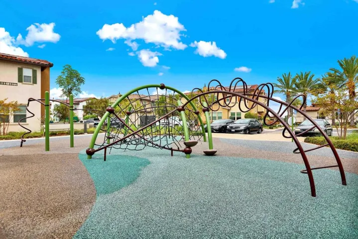 1087 Delpy View, Vista, California 92084