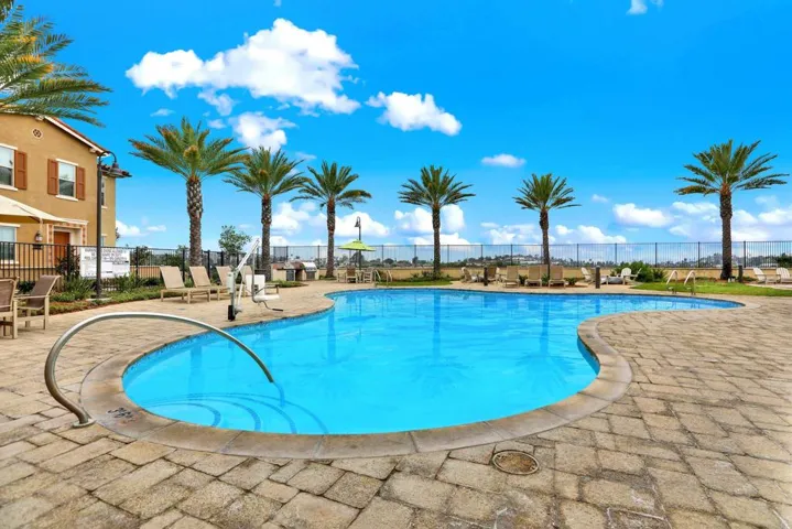 1087 Delpy View, Vista, California 92084