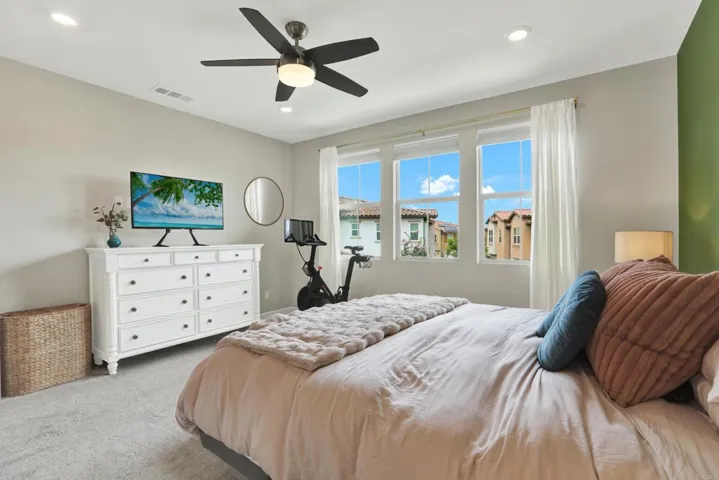 1087 Delpy View, Vista, California 92084
