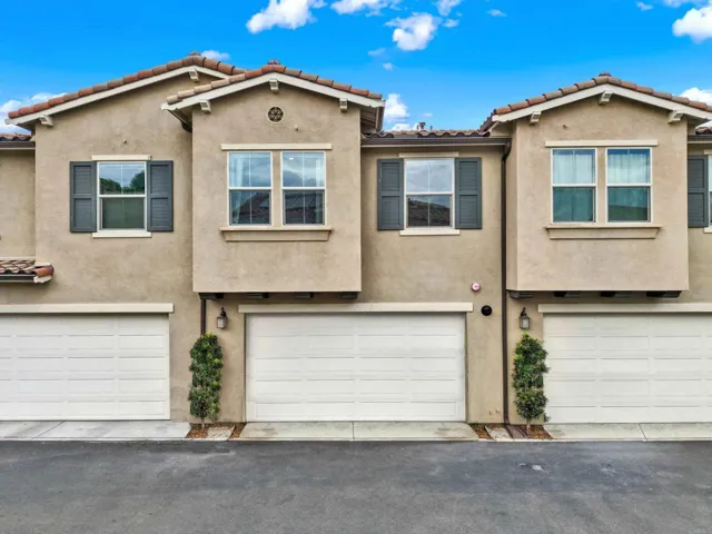 1087 Delpy View, Vista, California 92084