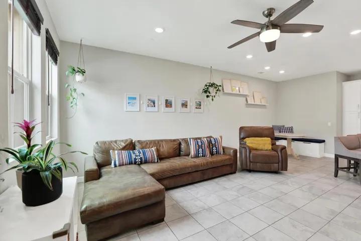 1087 Delpy View, Vista, California 92084
