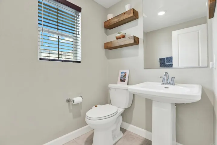 1087 Delpy View, Vista, California 92084