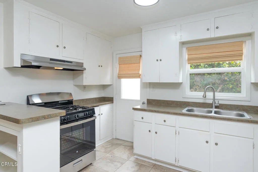 136 Oxnard Ave-21