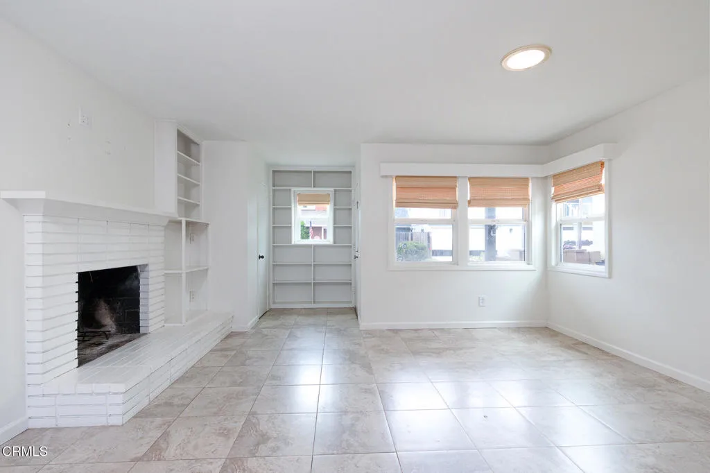 136 Oxnard Ave-26