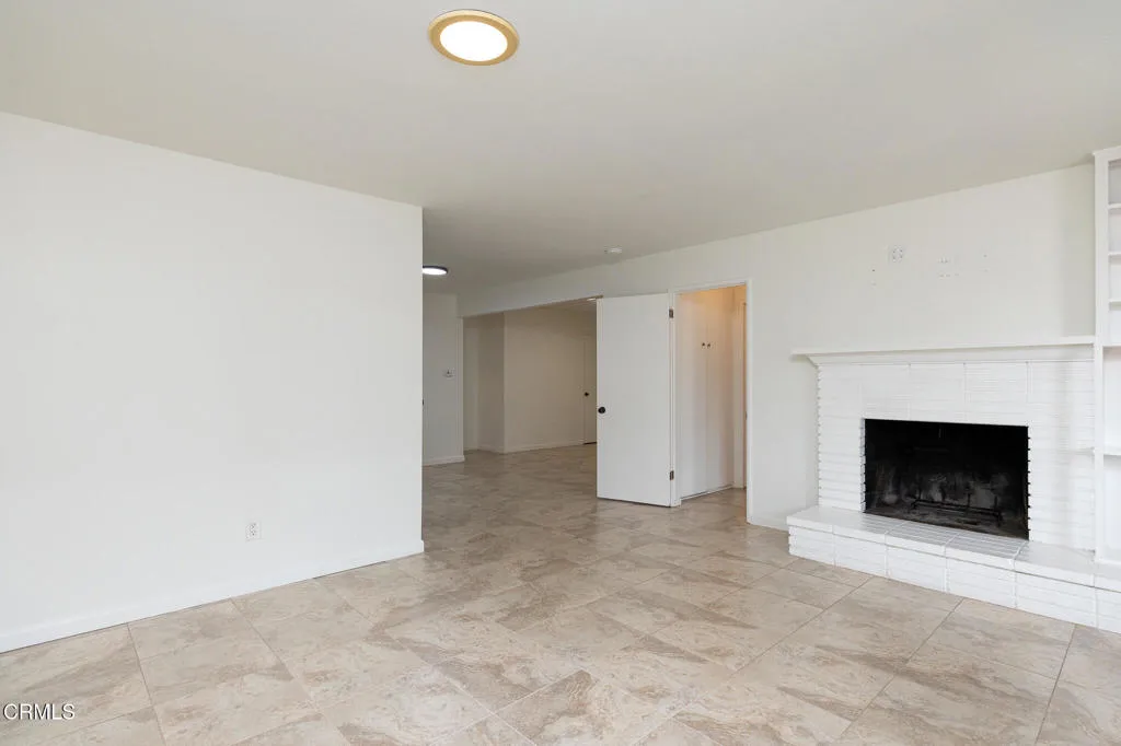136 Oxnard Ave-22