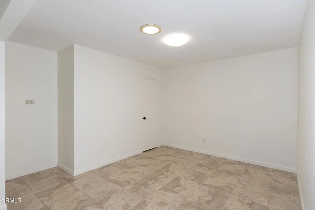 136 Oxnard Ave-14