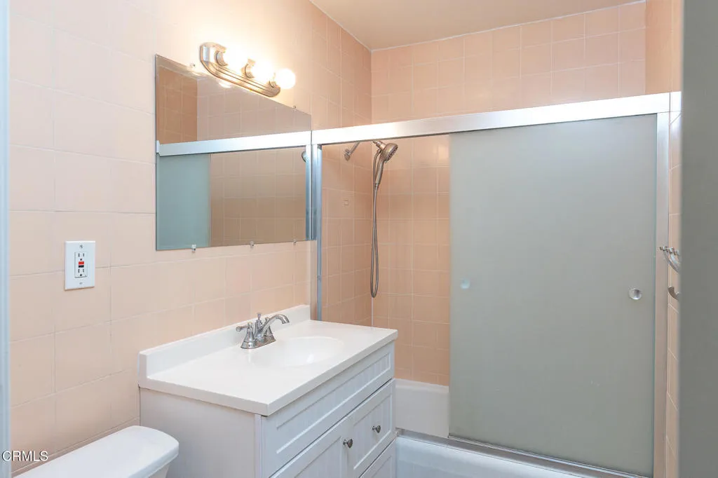 136 Oxnard Ave-15