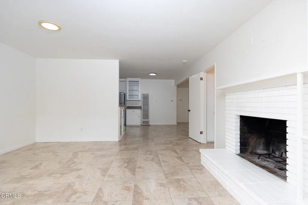 136 Oxnard Ave-24