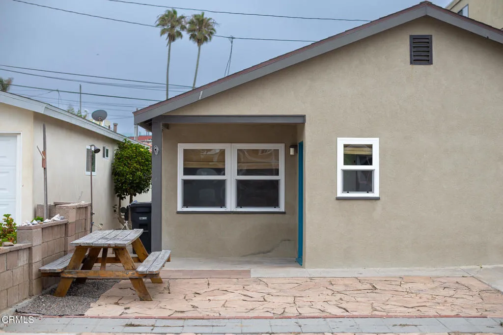 136 Oxnard Ave-2
