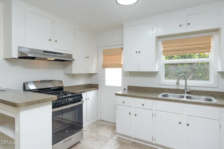 136 Oxnard Ave-21